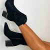 IDEAL SHOES Bring It Down Black Faux Suede Ankle Boot<Women Boots