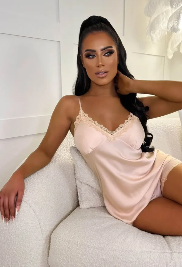 HNATALIE Dreamy Luxury Blush Pink Satin Lace Trim Removable Cup Stretch Waist Cami Pyjama Set Limited Edition<Women Nightwear