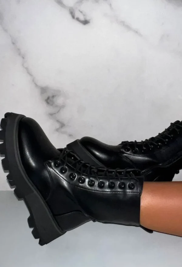 CITY SHOES One Call Away Black Chunky Wedge Lace Up Boot<Women Boots