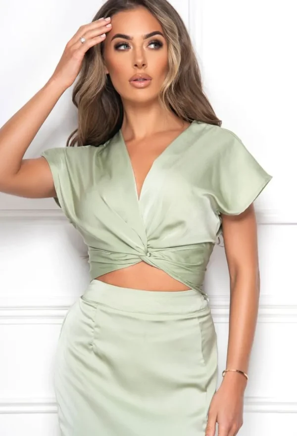 AMY u0026 CLO Sultry In Satin Green Twist Front Satin Crop Top<Women Crop Tops & Bralets